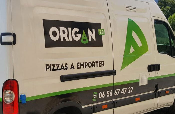 Marquage publicitaire adhésif Wizbee Thônes sur tous véhicules conception fabrication et pose dans toute la région des aravis la clusaz 