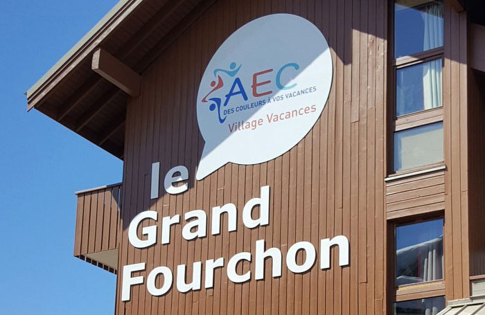 Wizbee - Atelier Publicitaire - Spécialiste Impression Grand Format - Enseignes - Extérieures